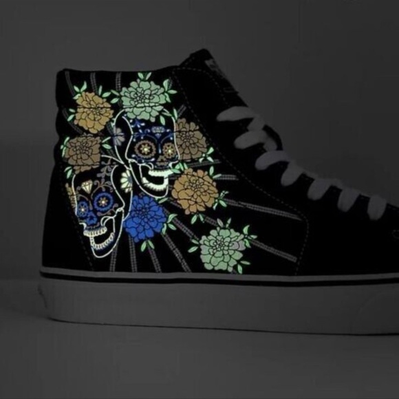 Vans Sk8-Hi Dia De Los Muertos Day of the Dead Glow in the Dark NWT  M 7 / W 8.5 - Picture 2 of 6